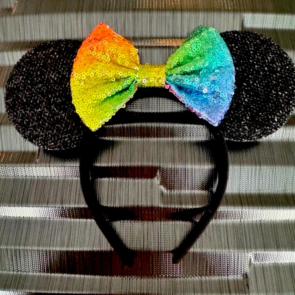Brand New Disney Mickey Mouse Minnie Mouse Ears with Sequin Ombre Bow.
